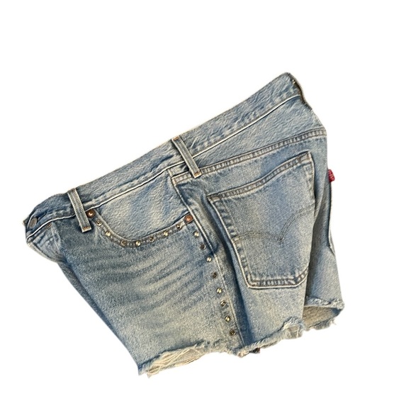 Levi’s 501 High Rise Rhinestone Raw Hem Denim Shorts Light Wash Sz 29 - Picture 3 of 9